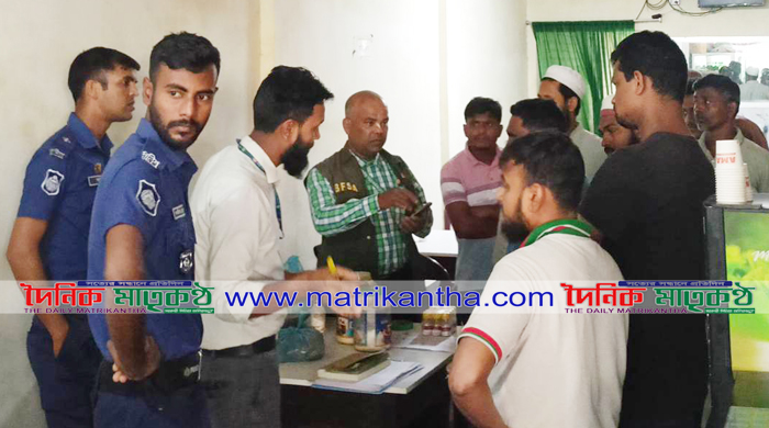  দাদপুর বাজারে ভোক্তার অভিযানে বেলগাছী হোটেল এন্ড রেস্টুরেন্টের মালিকের জরিমানা